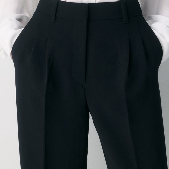 NWT Aritzia Effortless Pant in Crepette - High-waisted, wide-leg trousers - Picture 7 of 15